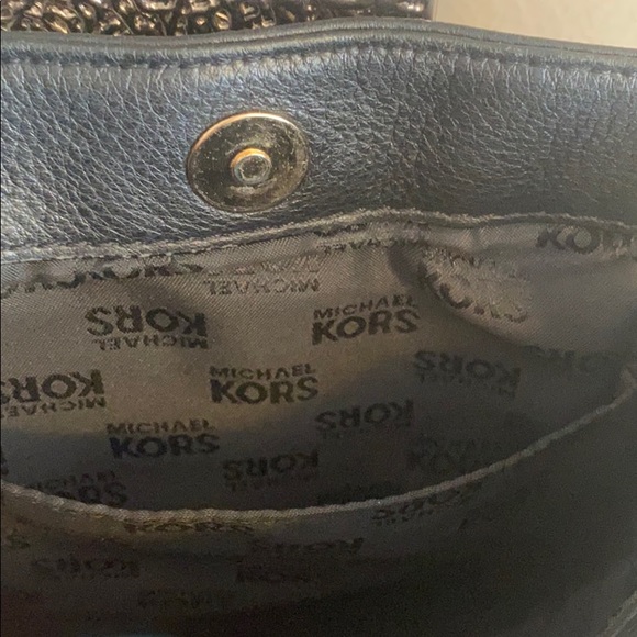 Micheal kors black and good crossbody - Picture 7 of 8